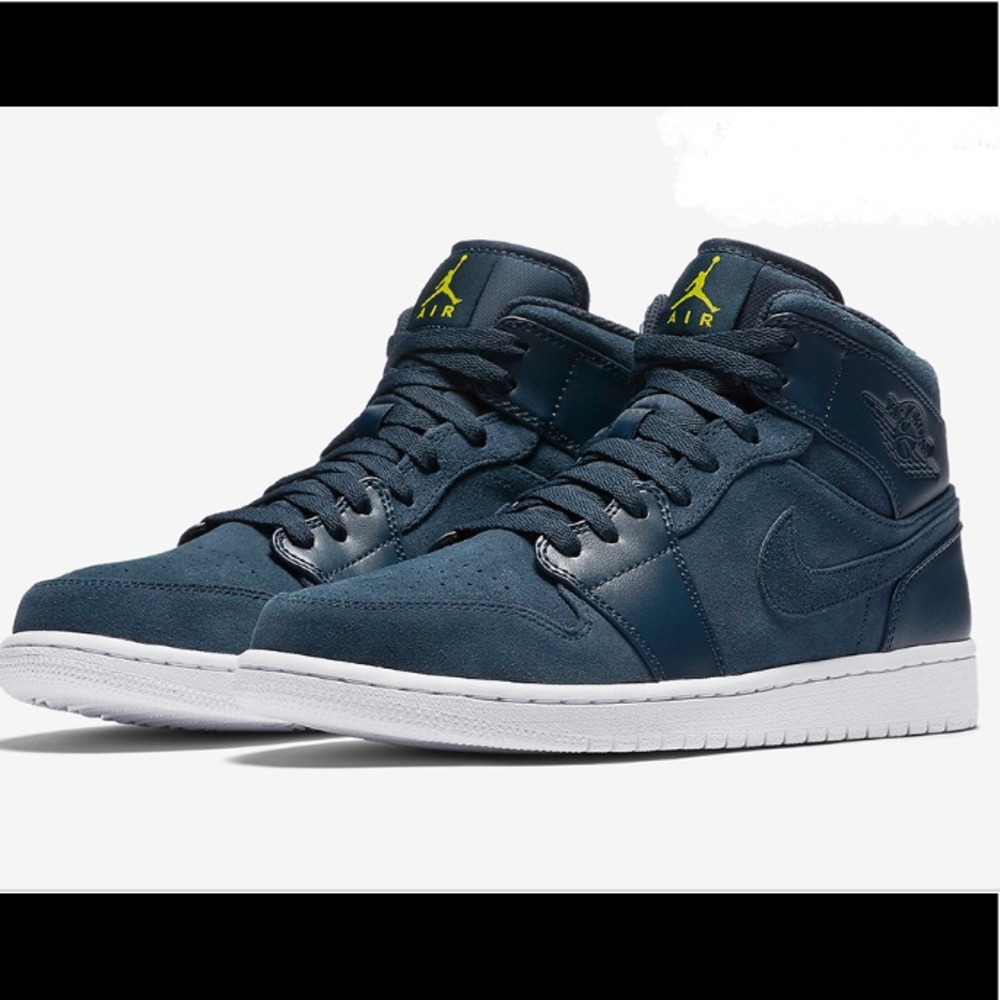 *Used* Jordan Retro 1 Mid “Armory Navy”